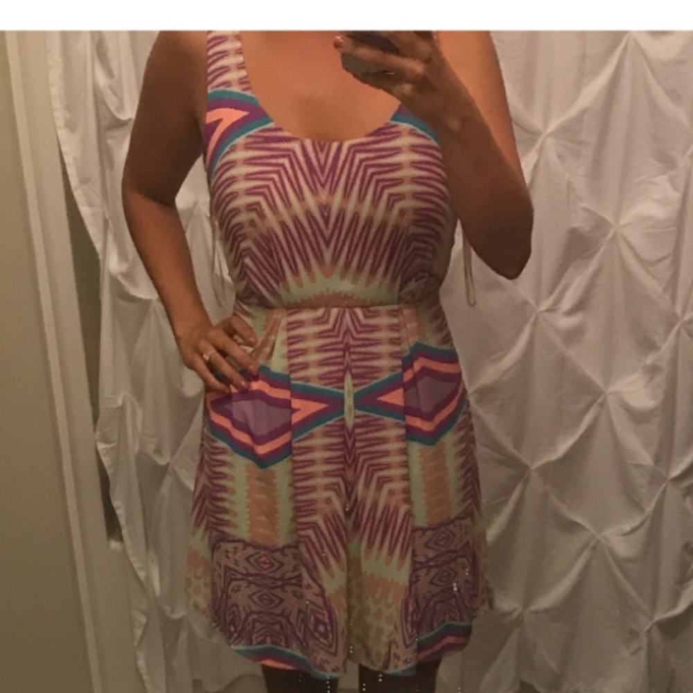 NWOT. Forever 21 Contemporary dress